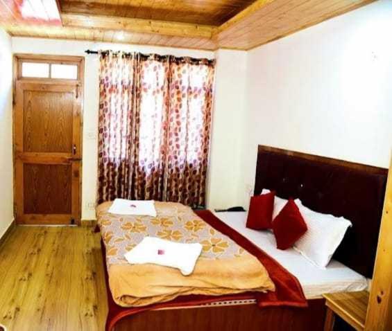 Hotel Himalayan Palace Manāli Esterno foto