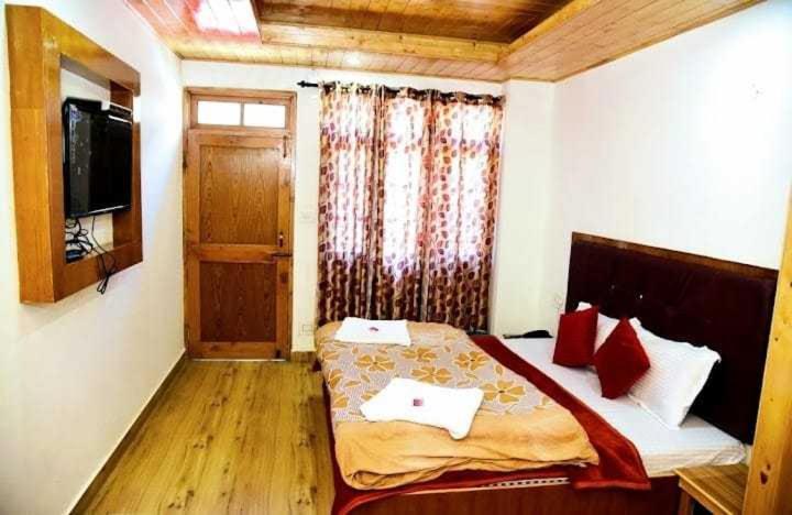 Hotel Himalayan Palace Manāli Esterno foto